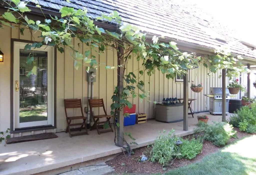 Cedar Gables Bed & Breakfast-1
