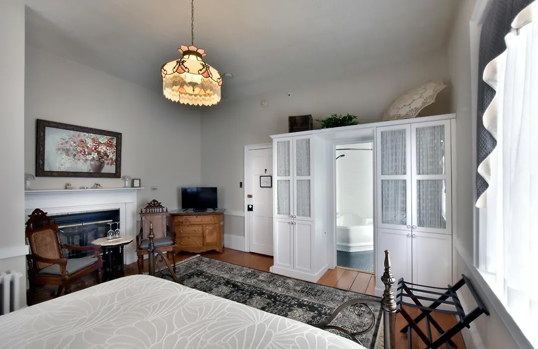 Brockamour Manor Bed And Breakfast-1