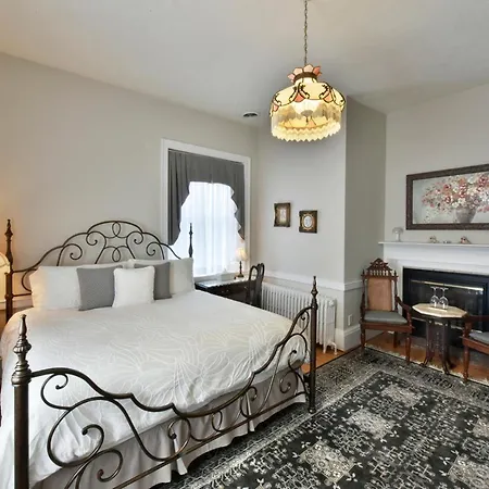 Brockamour Manor Bed And Breakfast-3